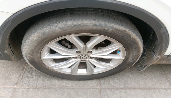2019 Volkswagen TIGUAN HIGHLINE TDI AT, Diesel, Automatic, 1,20,347 km, tyre