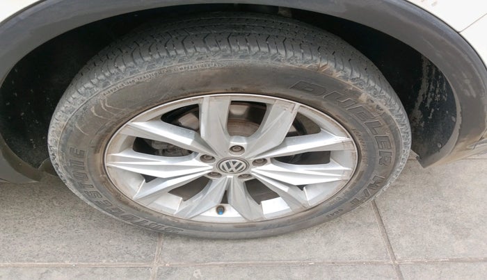 2019 Volkswagen TIGUAN HIGHLINE TDI AT, Diesel, Automatic, 1,20,347 km, tyre