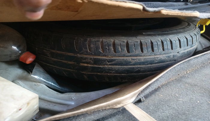 2012 Hyundai i10 MAGNA 1.2, Petrol, Manual, 1,25,968 km, tyre