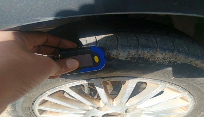 2015 Tata Zest XT 90PS DIESEL, Diesel, Manual, 1,21,071 km, tyre