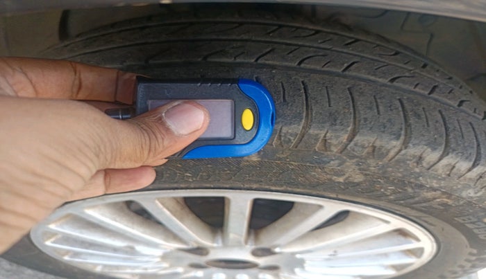 2015 Tata Zest XT 90PS DIESEL, Diesel, Manual, 1,21,071 km, tyre