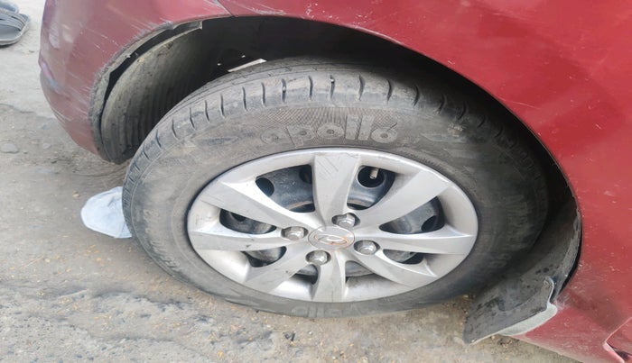 2012 Hyundai Eon SPORTZ, Petrol, Manual, 1,08,877 km, tyre