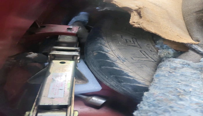 2012 Hyundai Eon SPORTZ, Petrol, Manual, 1,08,877 km, tyre