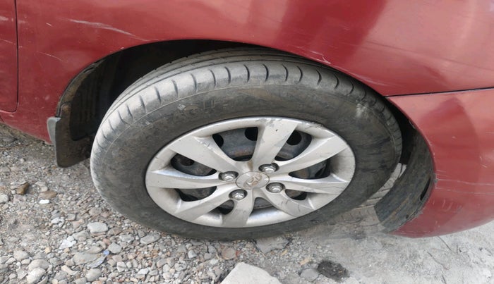 2012 Hyundai Eon SPORTZ, Petrol, Manual, 1,08,877 km, tyre