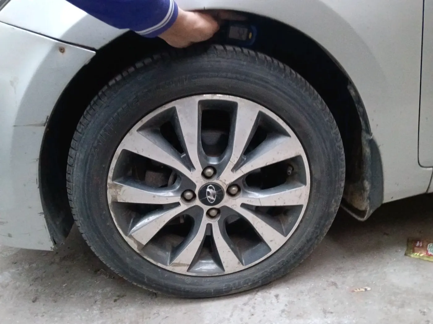 2015 Hyundai Verna FLUIDIC 1.6 VTVT S O AT, Petrol, Automatic, 48,974 km, tyre