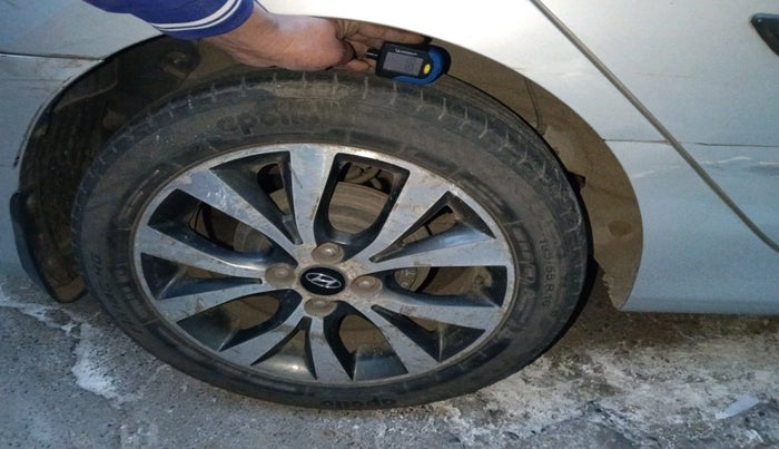 2015 Hyundai Verna FLUIDIC 1.6 VTVT S O AT, Petrol, Automatic, 48,974 km, tyre