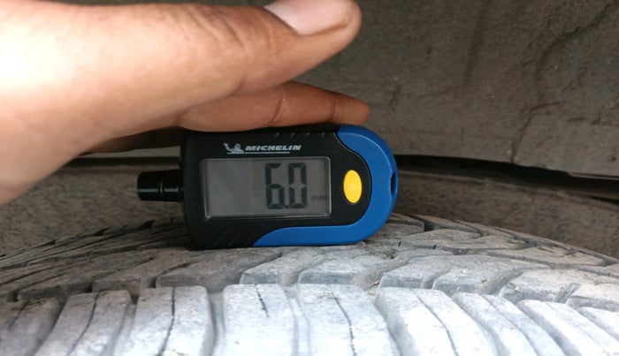 2012 Toyota Innova 2.5 VX 7 STR, Diesel, Manual, 94,948 km, tyre