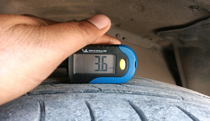 2012 Toyota Innova 2.5 VX 7 STR, Diesel, Manual, 94,948 km, tyre