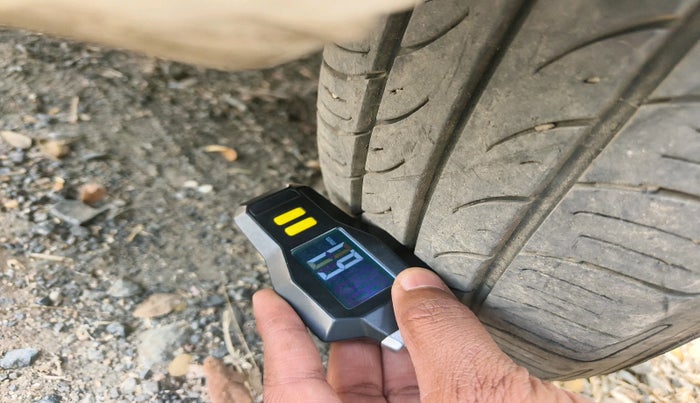 2012 Ford Figo ZXI 1.4 DIESEL, Diesel, Manual, 1,72,671 km, tyre