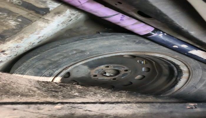 2012 Ford Figo ZXI 1.4 DIESEL, Diesel, Manual, 1,72,671 km, tyre