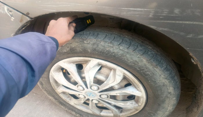 2012 Maruti Wagon R 1.0 LXI CNG, Petrol, Manual, 1,06,652 km, tyre