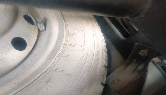 2012 Maruti Wagon R 1.0 LXI CNG, Petrol, Manual, 1,06,652 km, tyre