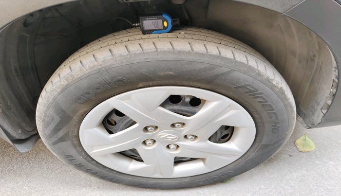 2020 Hyundai VENUE S 1.2, Petrol, Manual, 39,805 km, tyre