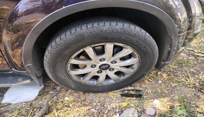 2015 Mahindra XUV500 W10, Diesel, Manual, 1,34,741 km, tyre