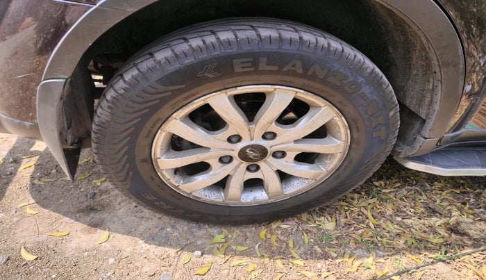 2015 Mahindra XUV500 W10, Diesel, Manual, 1,34,741 km, tyre