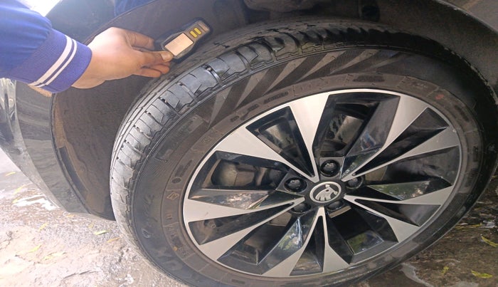 2020 Skoda Superb L&K 2.0 TSI AT, Petrol, Automatic, 56,124 km, tyre