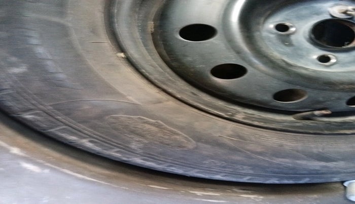 2011 Maruti Swift VXI, Petrol, Manual, 1,46,365 km, tyre