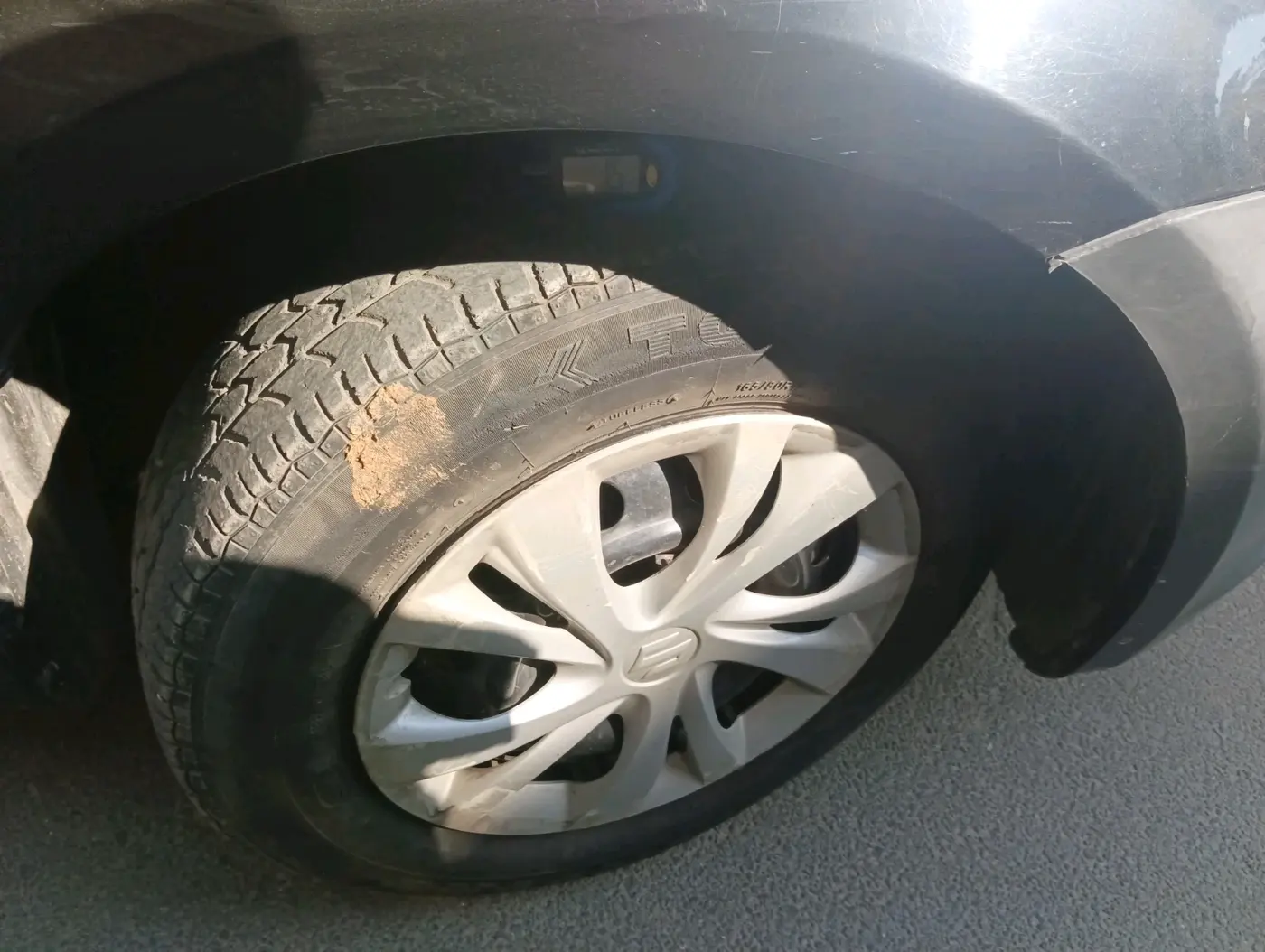 2011 Maruti Swift VXI, Petrol, Manual, 1,46,365 km, tyre