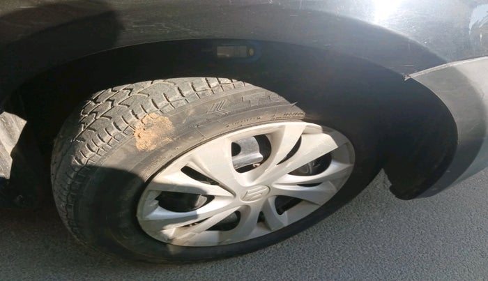 2011 Maruti Swift VXI, Petrol, Manual, 1,46,365 km, tyre