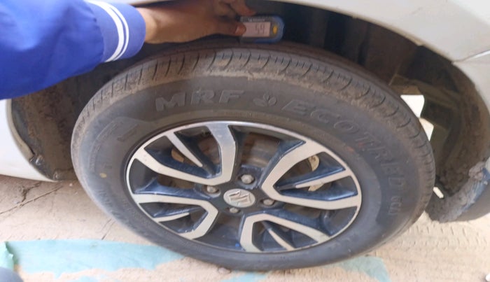 2013 Maruti Swift Dzire VXI, Petrol, Manual, 2,07,890 km, tyre