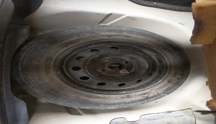 2013 Maruti Swift Dzire VXI, Petrol, Manual, 2,07,890 km, tyre