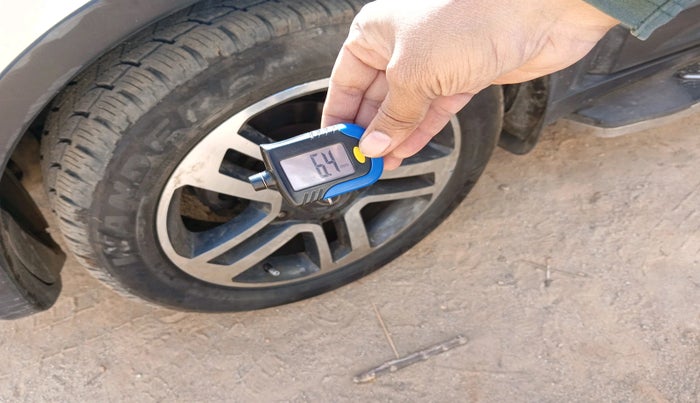 2017 Tata Hexa XTA 4X2 7 STR, Diesel, Automatic, 1,39,530 km, tyre