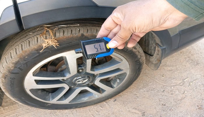 2017 Tata Hexa XTA 4X2 7 STR, Diesel, Automatic, 1,39,530 km, tyre