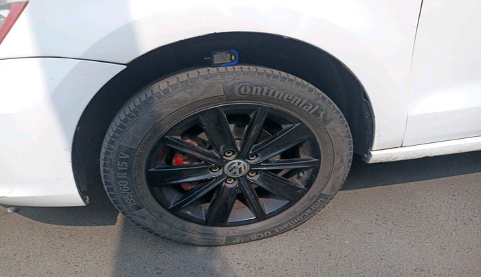 2016 Volkswagen Vento HIGHLINE 1.5 AT, Diesel, Automatic, 1,99,897 km, tyre