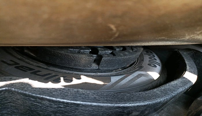 2016 Volkswagen Vento HIGHLINE 1.5 AT, Diesel, Automatic, 1,99,897 km, tyre