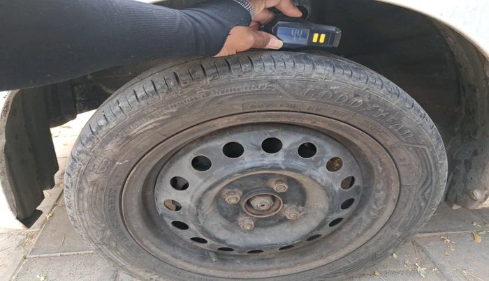 2015 Maruti Wagon R 1.0 VXI, CNG, Manual, 1,22,374 km, tyre