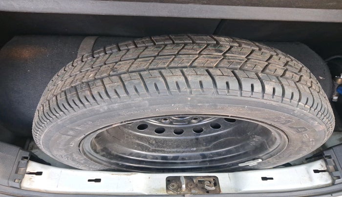 2015 Maruti Wagon R 1.0 VXI, CNG, Manual, 1,22,374 km, tyre