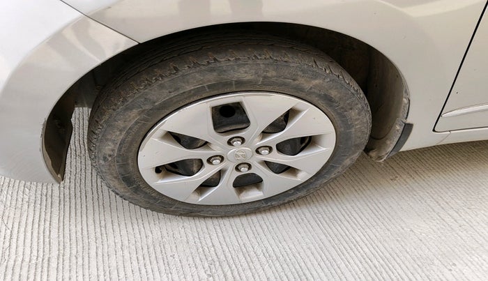 2014 Hyundai Xcent BASE 1.2, Petrol, Manual, 76,186 km, tyre