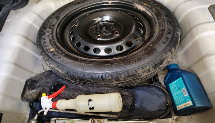 2014 Hyundai Xcent BASE 1.2, Petrol, Manual, 76,186 km, tyre