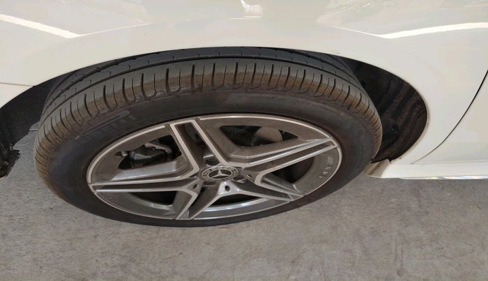 2024 Mercedes Benz E Class E 200 EXCLUSIVE, Petrol, Automatic, 3,396 km, tyre