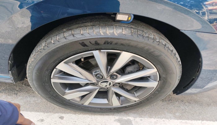 2023 Skoda SLAVIA STYLE 1.0L TSI AT, Petrol, Automatic, 60,207 km, tyre