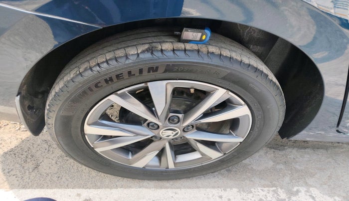 2023 Skoda SLAVIA STYLE 1.0L TSI AT, Petrol, Automatic, 60,207 km, tyre