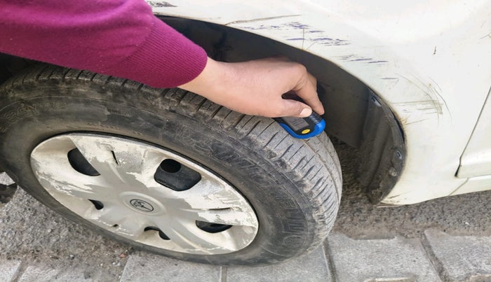 2011 Maruti Swift VXI, Petrol, Manual, 86,420 km, tyre