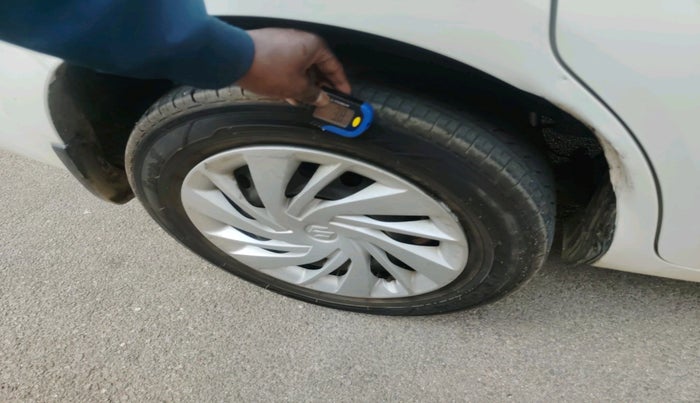 2020 Maruti Ertiga VXI CNG, Petrol, Manual, 85,129 km, tyre