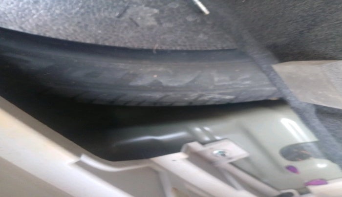 2020 Mahindra XUV300 W8 1.2 PETROL, Petrol, Manual, 28,392 km, tyre