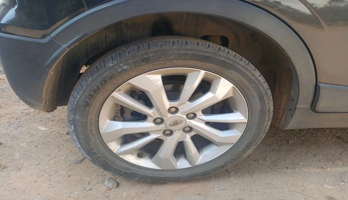 2020 Mahindra XUV300 W8 1.2 PETROL, Petrol, Manual, 28,392 km, tyre