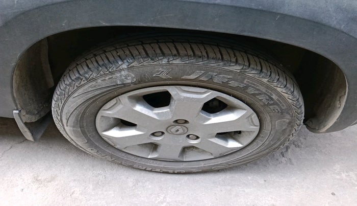 2019 Renault Kwid CLIMBER 1.0 AMT, Petrol, Automatic, 26,422 km, tyre