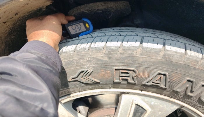 2013 Mahindra XUV500 W8, Diesel, Manual, 1,81,984 km, tyre