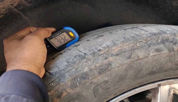 2013 Mahindra XUV500 W8, Diesel, Manual, 1,81,984 km, tyre