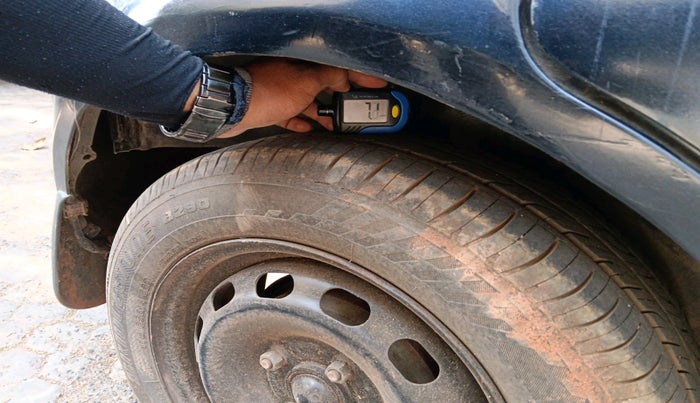 2011 Ford Figo TITANIUM 1.4 DIESEL, Diesel, Manual, 1,32,434 km, tyre