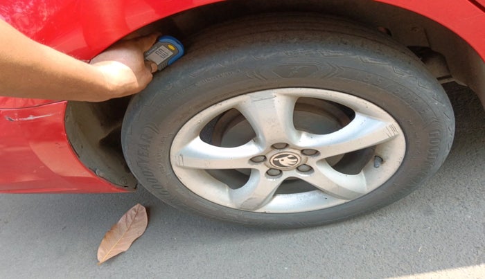 2014 Skoda Rapid AMBITION 1.6 TDI CR MT PLUS, Diesel, Manual, 1,71,784 km, tyre