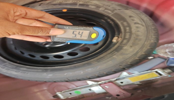 2014 Hyundai Grand i10 MAGNA 1.1 CRDI, Diesel, Manual, 51,000 km, tyre