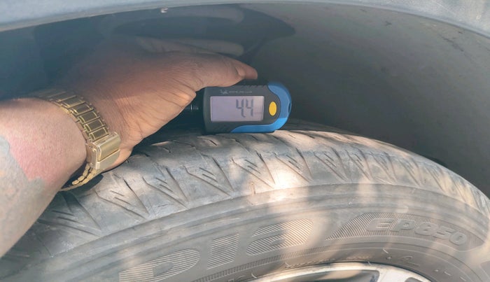 2018 Mahindra XUV500 W11 AT, Diesel, Automatic, 1,07,566 km, tyre