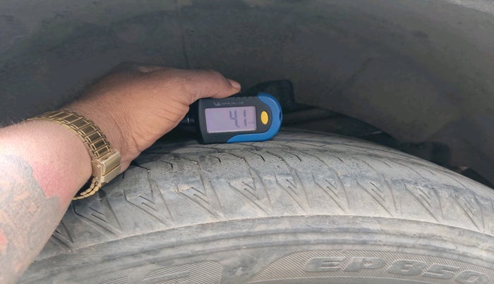 2018 Mahindra XUV500 W11 AT, Diesel, Automatic, 1,07,566 km, tyre