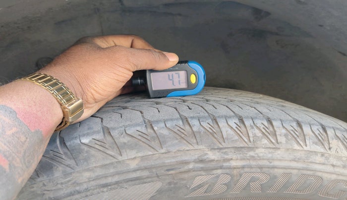 2018 Mahindra XUV500 W11 AT, Diesel, Automatic, 1,07,566 km, tyre