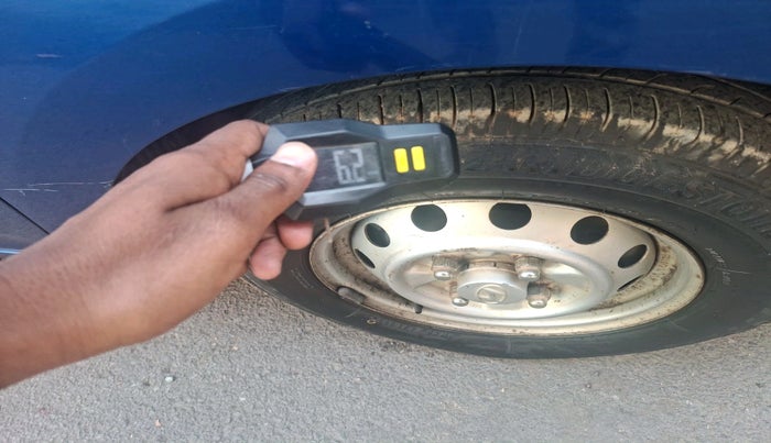 2015 Hyundai Eon ERA +, Petrol, Manual, 76,230 km, tyre